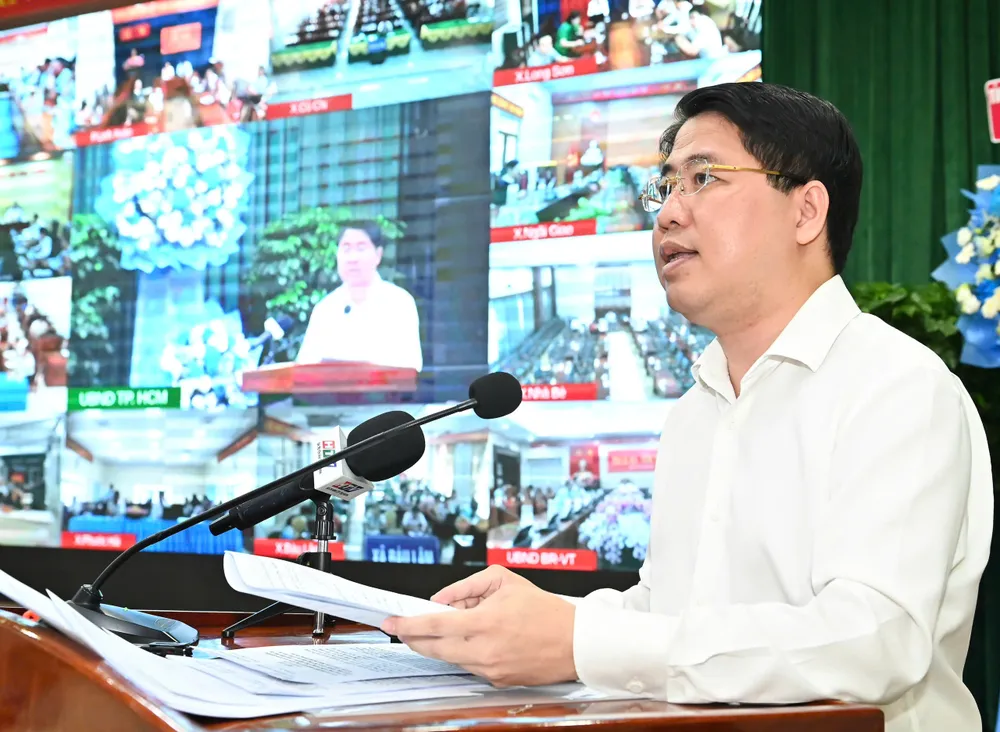 Đồng chí Phạm Hồng Sơn trình bày kế hoạch tổ chức lễ công bố TPHCM mới vào ngày 30-6. Ảnh: VIỆT DŨNG 07a0d2db4e17f949a006.jpg