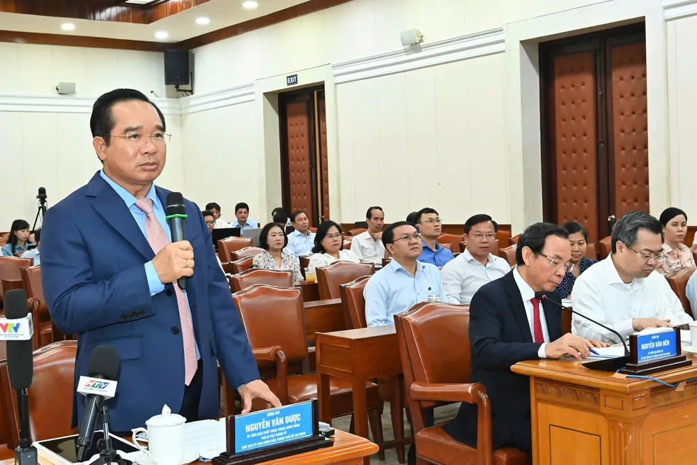 Chủ tịch UBND TPHCM Nguyễn Văn Được phát biểu. Ảnh: VIỆT DŨNG 5a0896be8370342e6d61.jpg