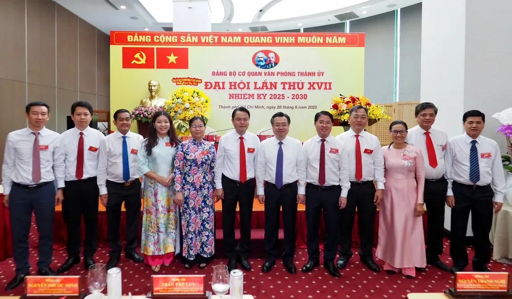 Đồng chí Nguyễn Thanh Nghị đến dự Đại hội lần thứ XVII của Đảng bộ cơ quan Văn phòng Thành ủy TPHCM. Ảnh: HOÀNG HÙNG 79e7993766c7d19988d6.jpg