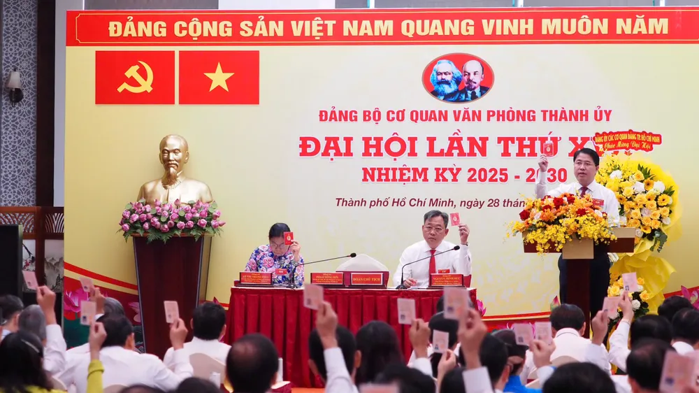 Đảng bộ cơ quan Văn phòng Thành ủy TPHCM tổ chức đại hội lần thứ XVII. Ảnh: HOÀNG HÙNG b100571369e2debc87f320.jpg