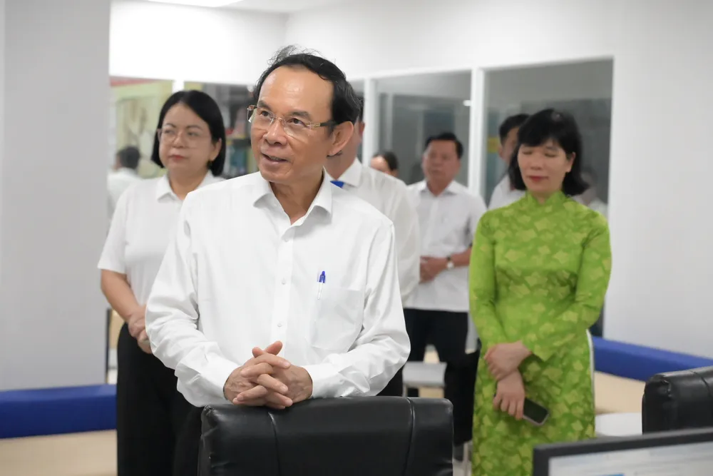 Bí thư Thành ủy TPHCM Nguyễn Văn Nên tại buổi khảo sát. Ảnh: VĂN MINH DSC_0894.jpeg