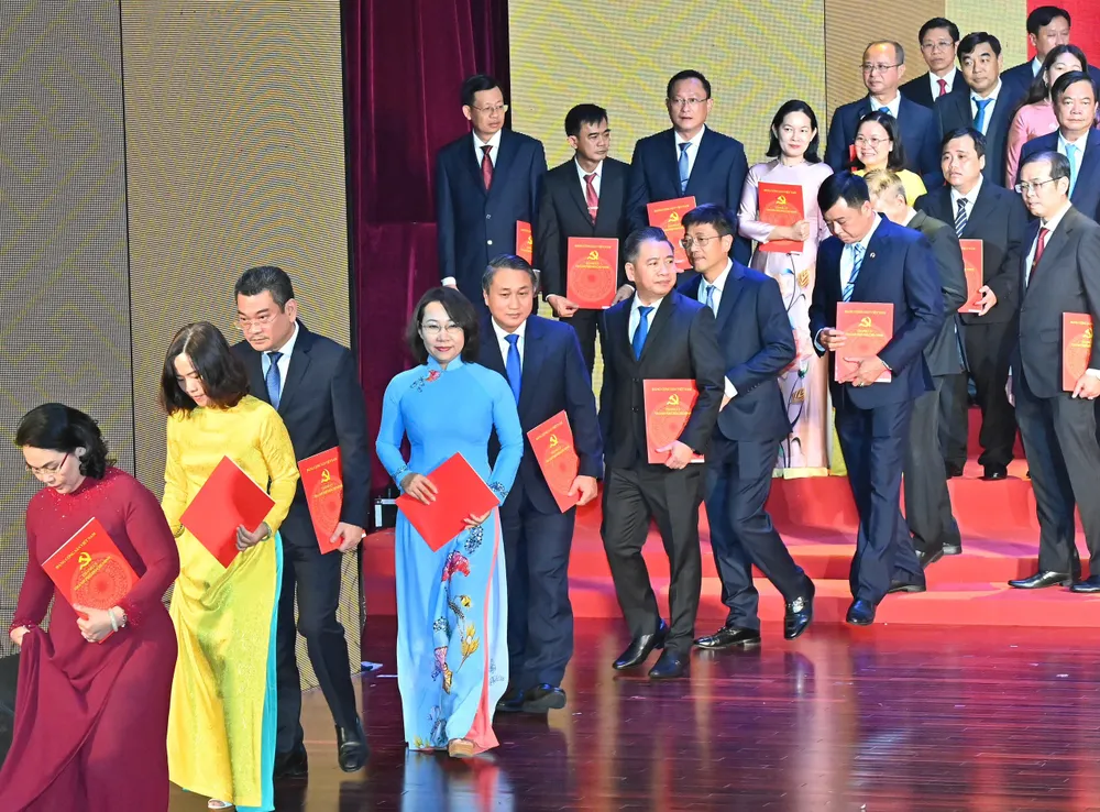 168 Bí thư phường, xã, đặc khu của TPHCM nhận quyết định. Ảnh: VIỆT DŨNG 09fd785291d826867fc9.jpg