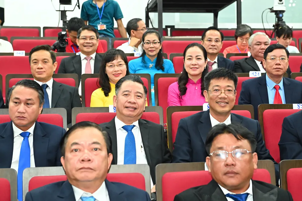 Lãnh đạo 168 phường, xã, đặc khu dự lễ công bố. Ảnh: VIỆT DŨNG 52a8479d6c15db4b8204.jpg