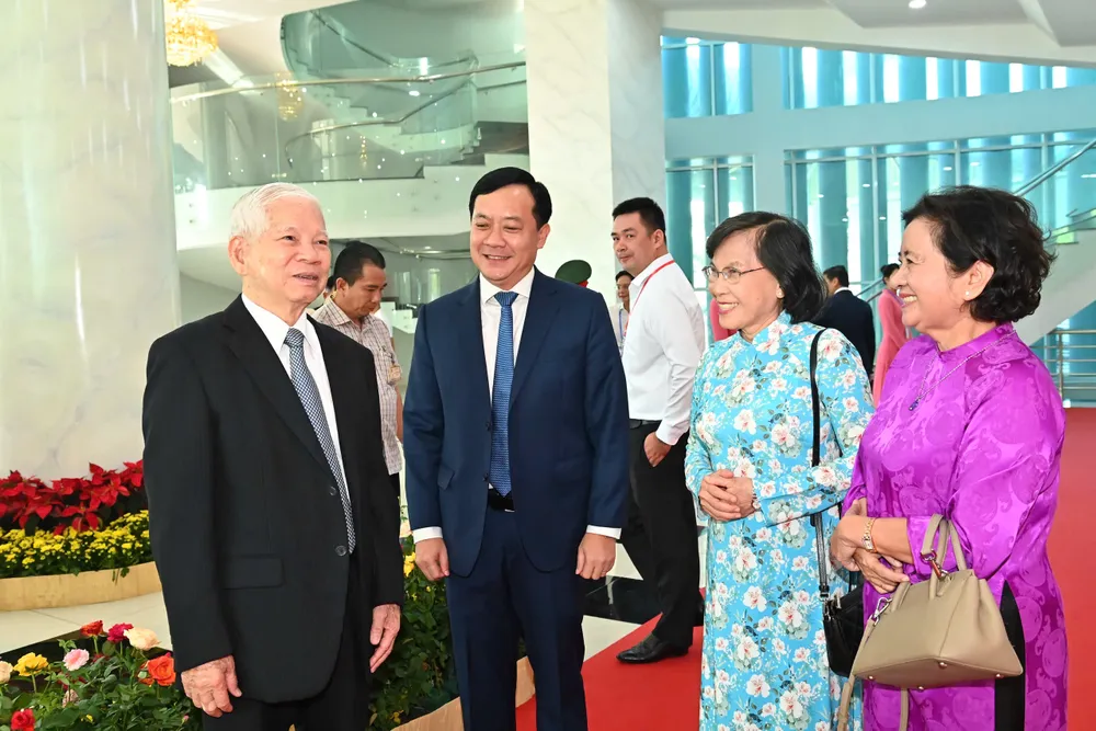 Nguyên Chủ tịch nước Nguyễn Minh Triết đến dự lễ công bố. Ảnh: VIỆT DŨNG 6f467ebd0435b36bea24.jpg