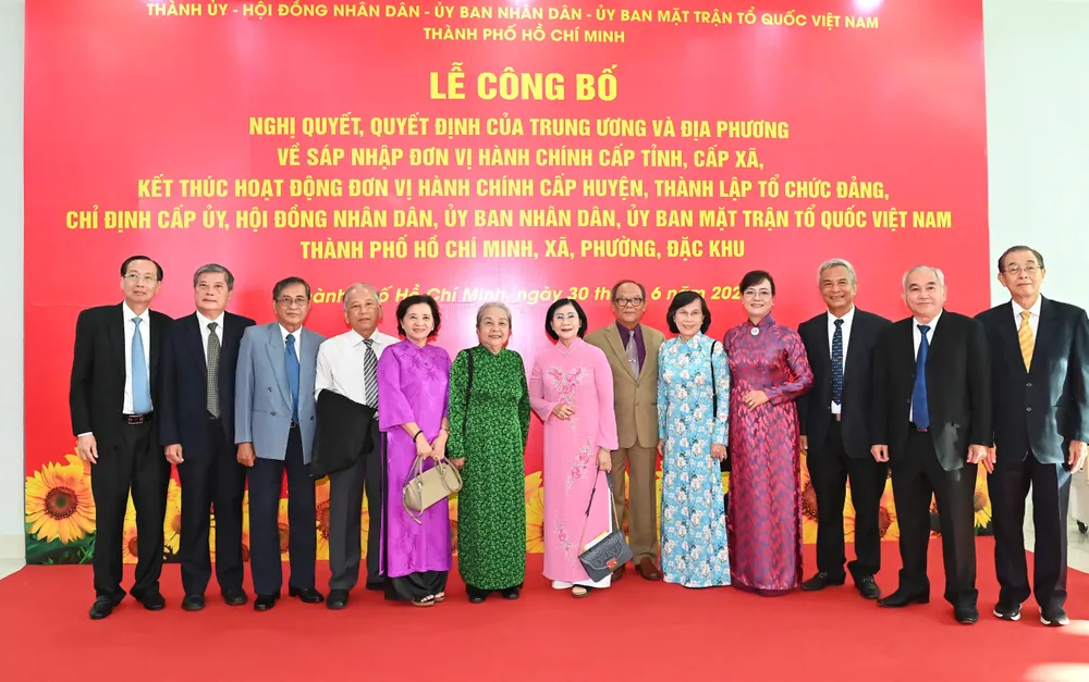 Các đồng chí đại biểu đến dự lễ công bố. Ảnh: VIỆT DŨNG aa5808bb7333c46d9d22.jpg