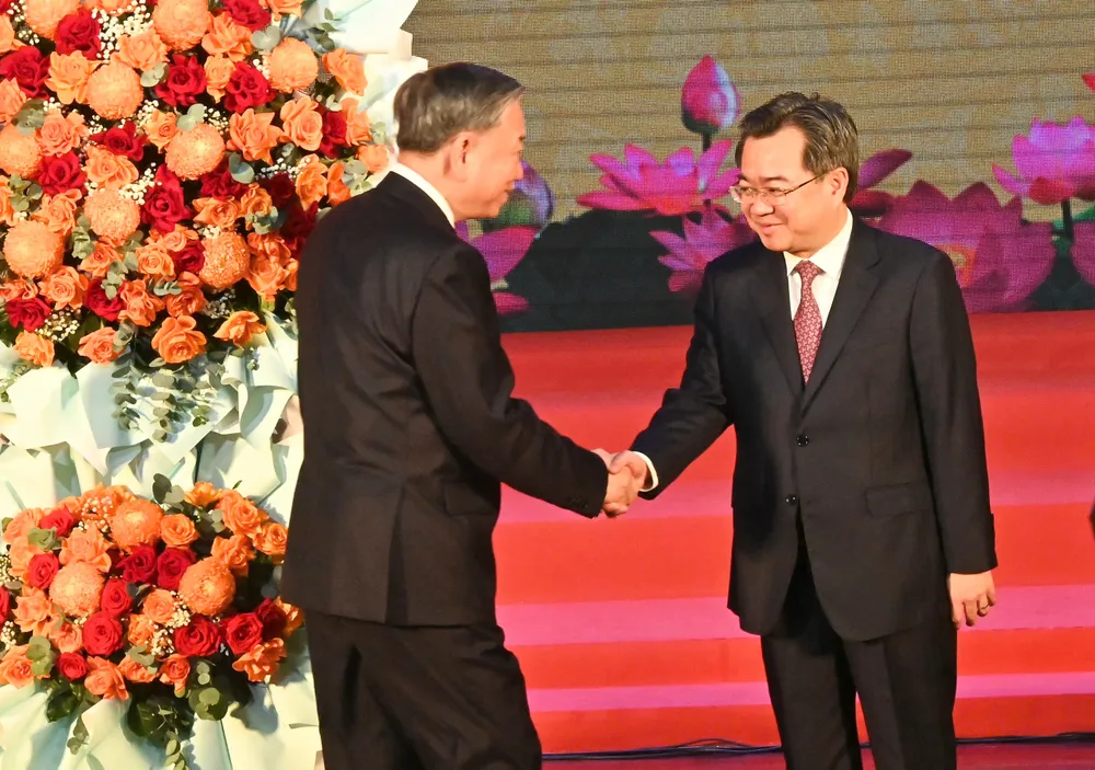 Tổng Bí thư Tô Lâm và Phó Bí thư Thường trực Thành ủy TPHCM Nguyễn Thanh Nghị. Ảnh: VIỆT DŨNG c7922b68c5fd72a32bec.jpg