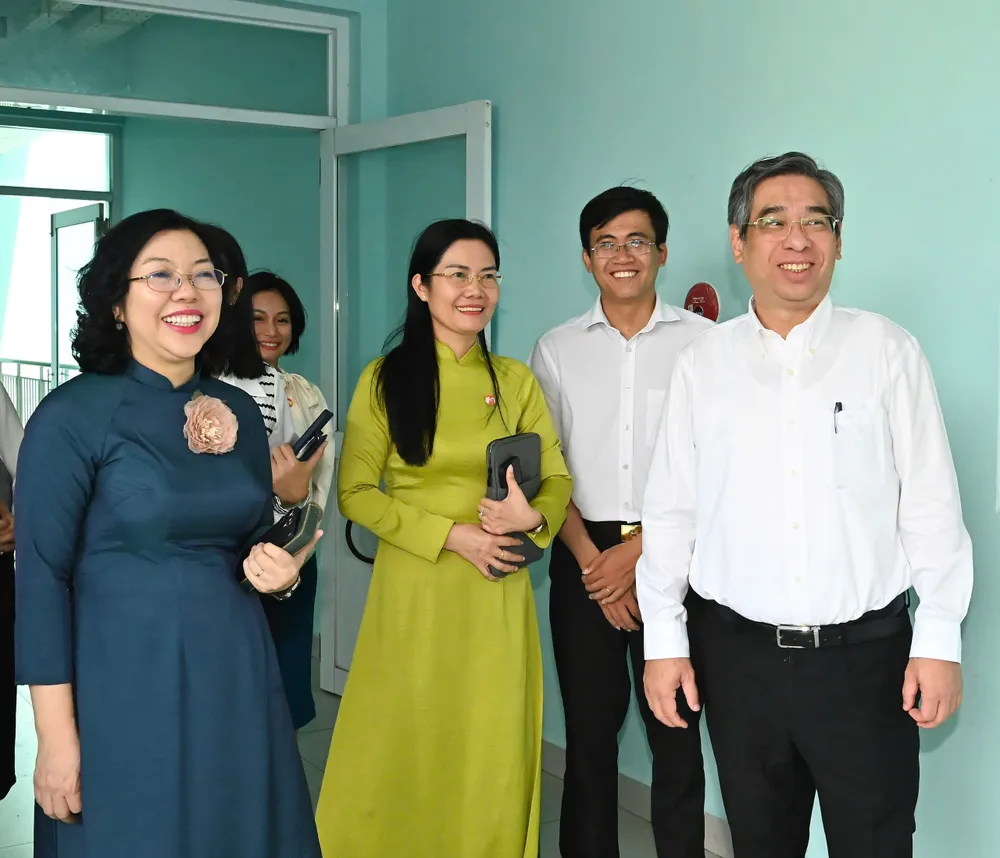 Đồng chí Nguyễn Phước Lộc khảo sát tại phường Hòa Hưng. Ảnh: VIỆT DŨNG 265a339013efa5b1fcfe.jpg