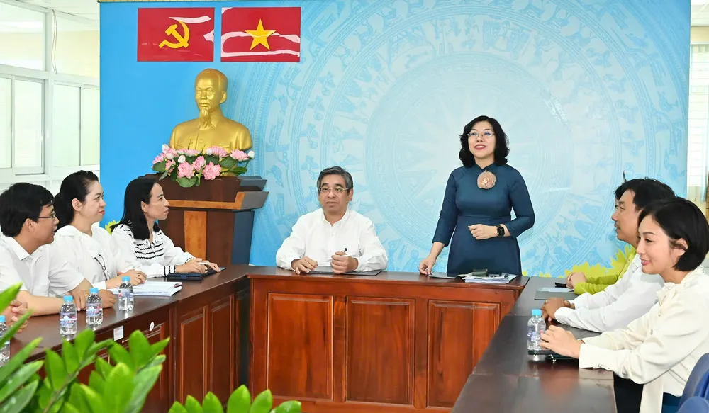 Đồng chí Nguyễn Thị Thu Hường báo cáo. Ảnh: VIỆT DŨNG 905fbfc99fb629e870a7.jpg