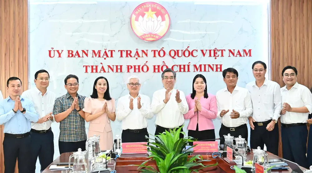 Ban Thường trực Ủy ban MTTQ Việt Nam TPHCM tiếp Đoàn ĐBQH TPHCM đến làm việc. Ảnh: VIỆT DŨNG IMG_7841.jpeg