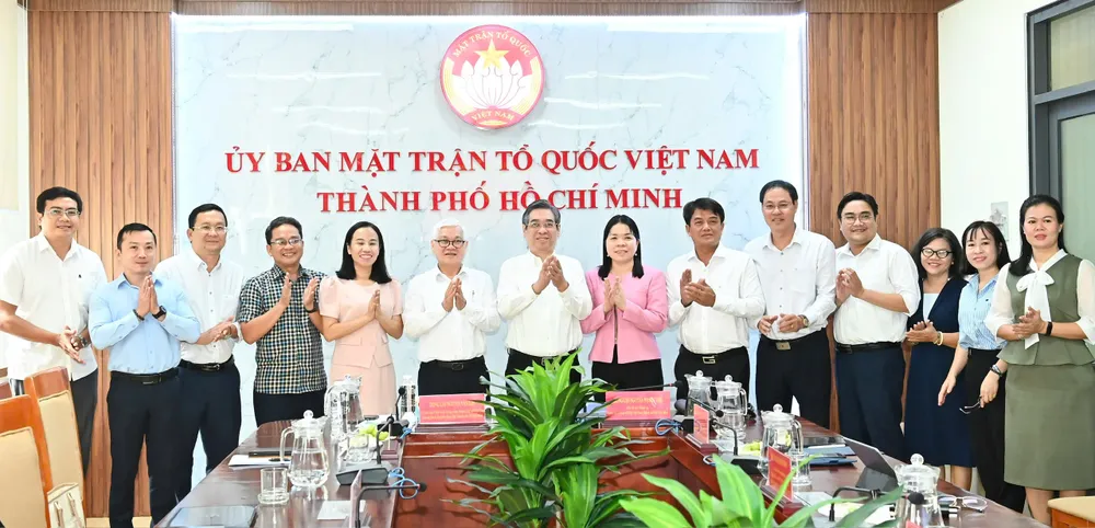 Ban Thường trực Ủy ban MTTQ Việt Nam TPHCM tiếp Đoàn đại biểu Quốc hội (ĐBQH) TPHCM đến làm việc. Ảnh: VIỆT DŨNG IMG_7842.jpeg