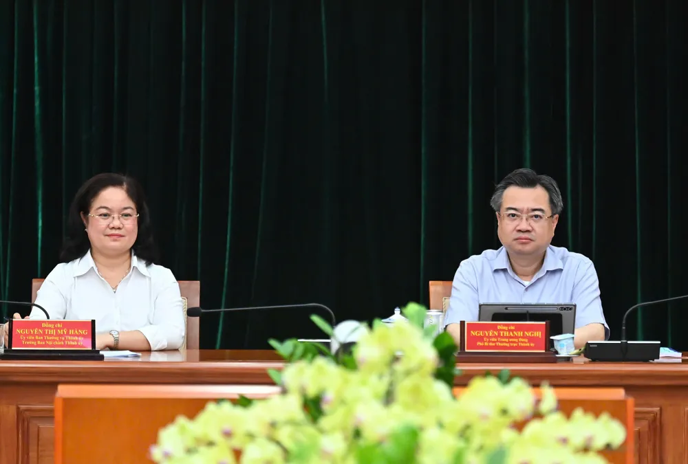 Đồng chí Nguyễn Thanh Nghị và đồng chí Nguyễn Thị Mỹ Hằng dự tại điểm cầu TPHCM. Ảnh: VIỆT DŨNG 86d44675cd517b0f2240.jpg