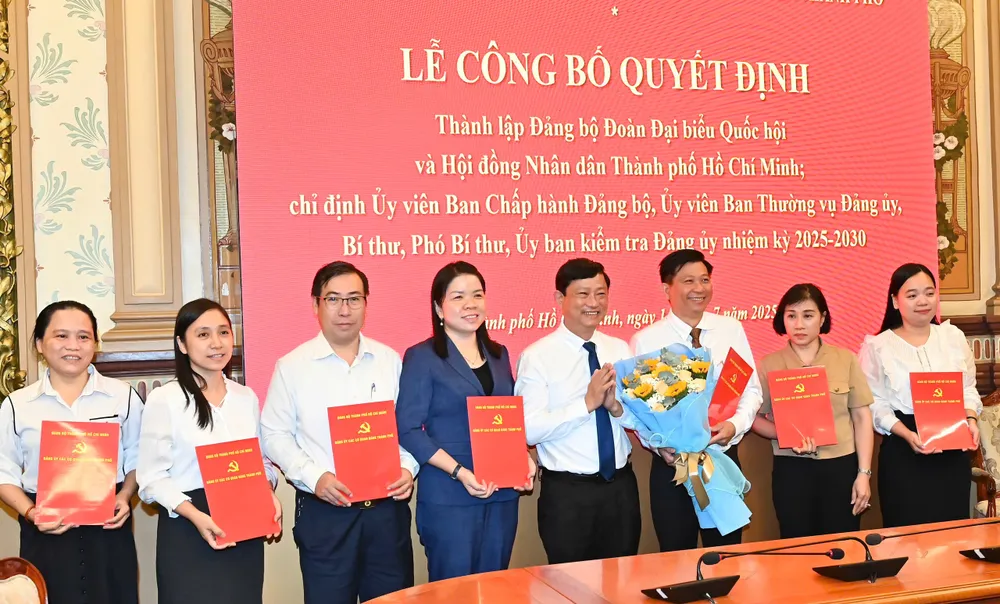 Ủy ban Kiểm tra Đảng ủy có 7 đồng chí. Ảnh: VIỆT DŨNG IMG_8040.jpeg