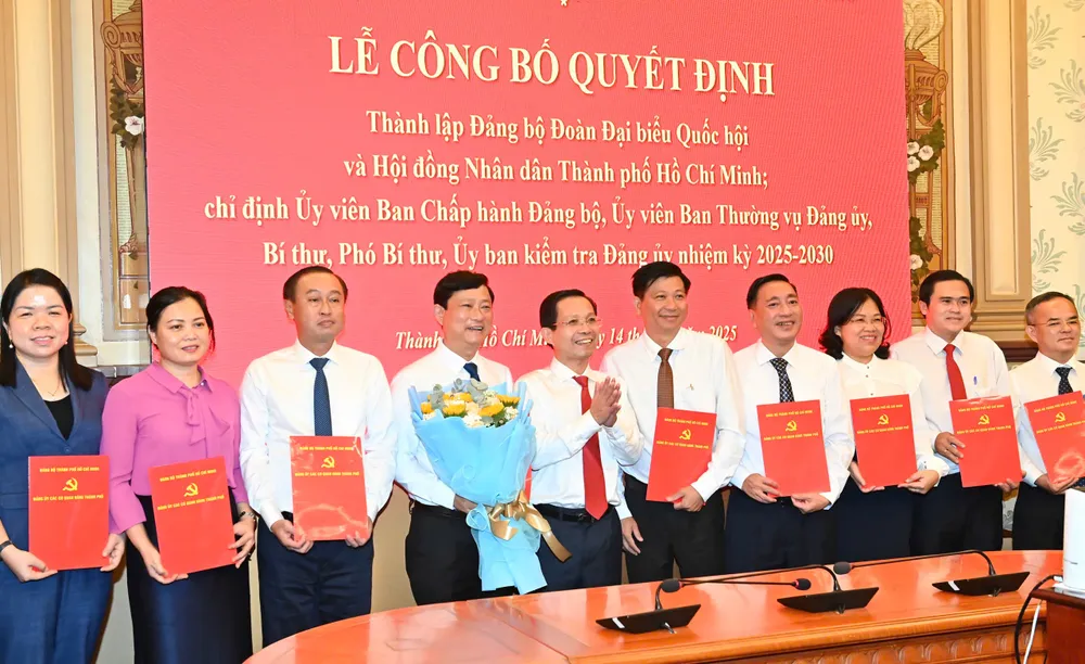 Đồng chí Võ Văn Minh, Phó Bí thư Thành ủy, Chủ tịch HĐND TPHCM giữ chức Bí thư Đảng ủy. Ảnh: VIỆT DŨNG IMG_8044.jpeg