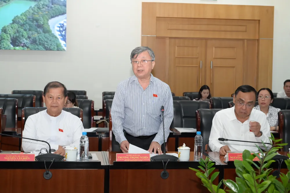 ĐBQH Trương Trọng Nghĩa, Phó Chủ nhiệm Đoàn Luật sư TPHCM phát biểu. Ảnh: VĂN MINH DSC_2755.jpeg