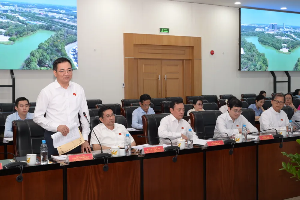 Trung tướng Nguyễn Minh Đức, Phó Chủ nhiệm Ủy ban Quốc phòng, An ninh và Đối ngoại của Quốc hội phát biểu góp ý. Ảnh: VĂN MINH DSC_2789.jpeg
