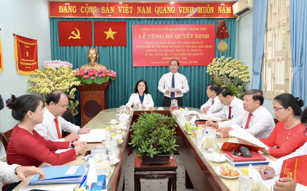 Đồng chí Nguyễn Khoa Hải phát biểu giao nhiệm vụ. Ảnh: VĂN MINH DSC_2928.jpeg