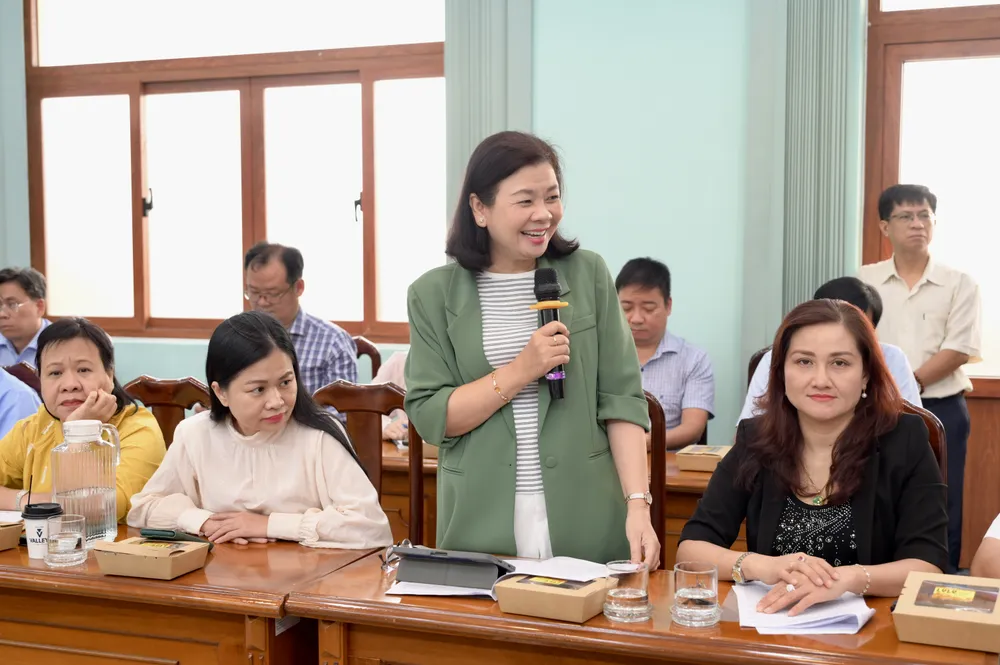 Nhà báo Lý Việt Trung, Tổng Biên tập Báo Phụ nữ TPHCM phát biểu. Ảnh: VĂN MINH DSC_4049.jpeg