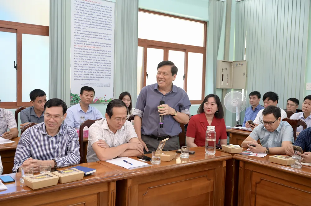 Nhà báo Nguyễn Ngọc Anh, Phó Tổng Biên tập Báo Sài Gòn Giải Phóng góp ý. Ảnh: VĂN MINH DSC_4111.jpeg