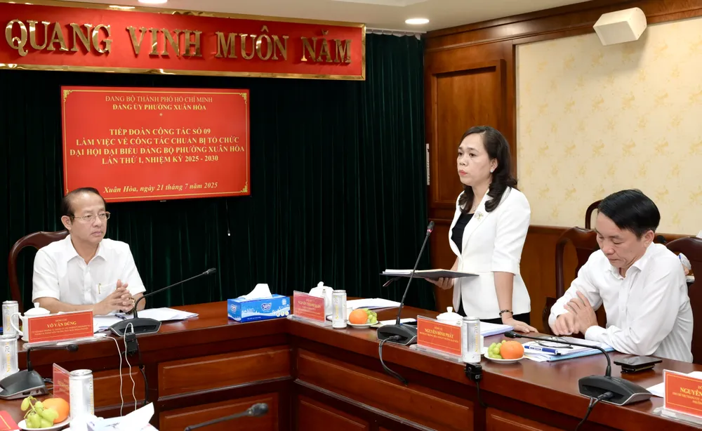 Bí thư Đảng ủy phường Xuân Hòa Nguyễn Thanh Xuân báo cáo công tác chuẩn bị đại hội. Ảnh: VĂN MINH DSC_4919.jpeg
