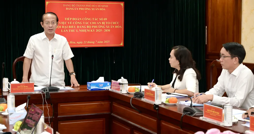 Đồng chí Võ Văn Dũng làm việc với Đảng ủy phường Xuân Hòa. Ảnh: VĂN MINH DSC_4947.jpeg