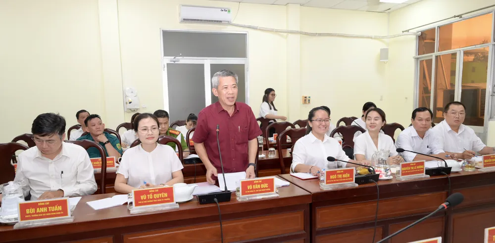 Bí thư Đảng ủy phường Nhiêu Lộc Võ Văn Đức báo cáo. Ảnh: VĂN MINH DSC_5014.jpeg