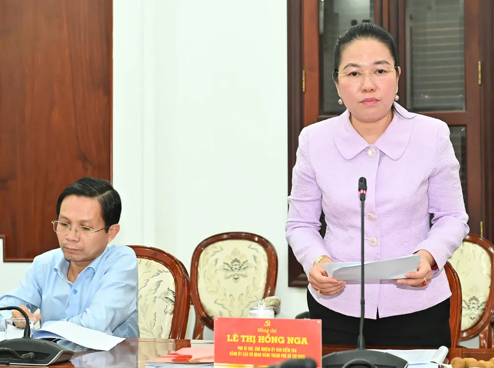 Phó Bí thư, Chủ nhiệm Ủy ban Kiểm tra Đảng ủy các cơ quan Đảng TPHCM Lê Thị Hồng Nga phát biểu. Ảnh: VIỆT DŨNG 871e24696054e90ab045.jpg