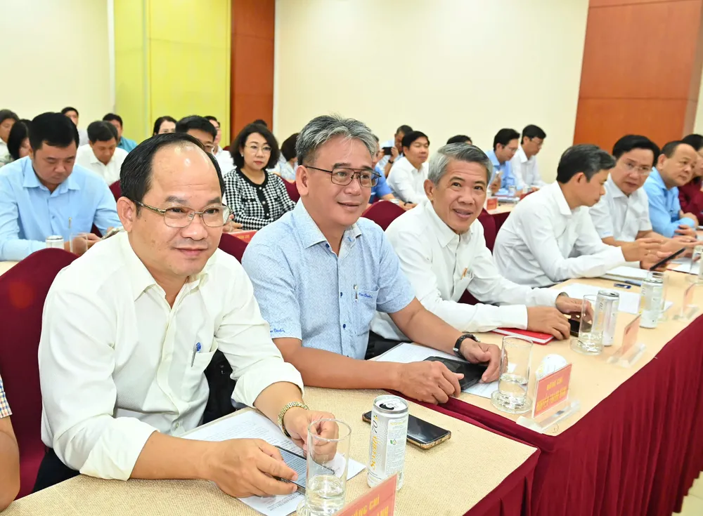Đại biểu dự hội nghị nghe báo cáo nhanh kết quả Hội nghị lần thứ 12 của Ban Chấp hành Trung ương Đảng khóa XIII. Ảnh: VIỆT DŨNG 3ddd776b9aa913f74ab8.jpg