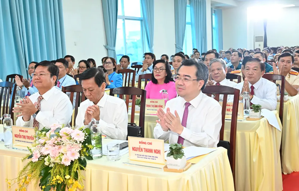 Đồng chí Nguyễn Thanh Nghị dự chỉ đạo đại hội. Ảnh: VIỆT DŨNG 82e2f4412199a8c7f188.jpg