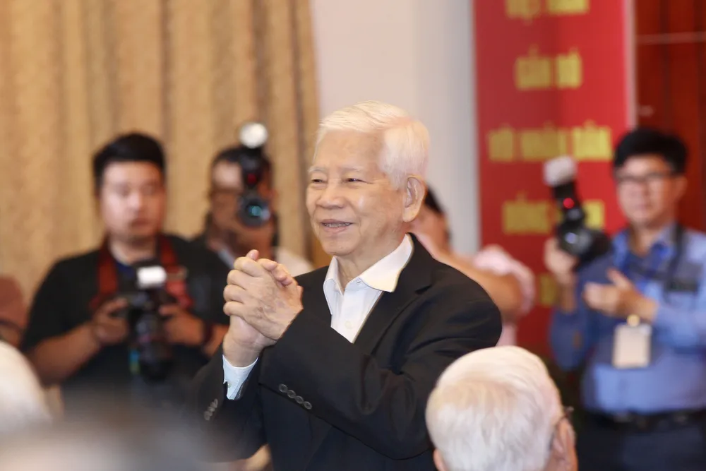 Nguyên Chủ tịch nước Nguyễn Minh Triết đến dự chương trình họp mặt. Ảnh: DŨNG PHƯƠNG af8f2371e03dddee78978f6284a6f6ba.jpeg