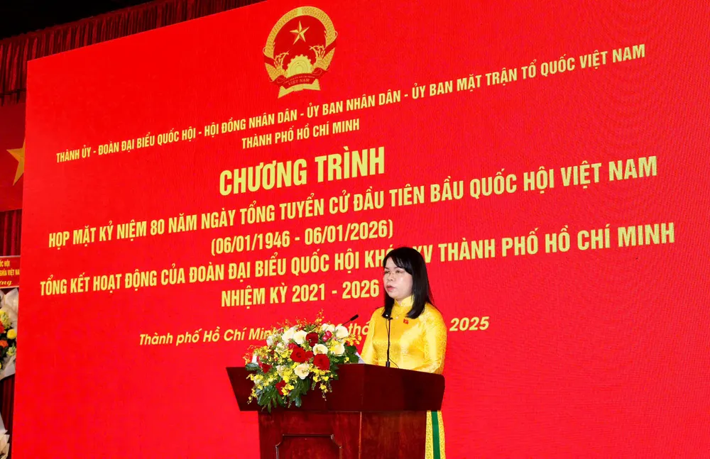Phó Trưởng đoàn chuyên trách Đoàn ĐBQH TPHCM Nguyễn Thị Ngọc Xuân phát biểu tiếp thu các ý kiến chỉ đạo. Ảnh: DŨNG PHƯƠNG IMG_9911.jpeg