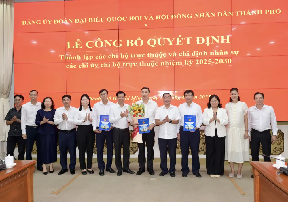 Thành lập chi bộ Ban Kinh tế - Ngân sách. Ảnh: VĂN MINH 2bc5e488d85018758d93ca381e8eef0d.jpeg