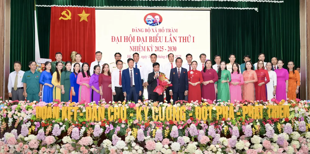 Ban Chấp hành Đảng bộ xã Hồ Tràm, nhiệm kỳ 2025-2030. Ảnh: VĂN MINH DSC_9282.jpeg