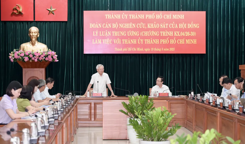 GS-TS Tạ Ngọc Tấn phát biểu. Ảnh: VĂN MINH DSC_9767.jpeg