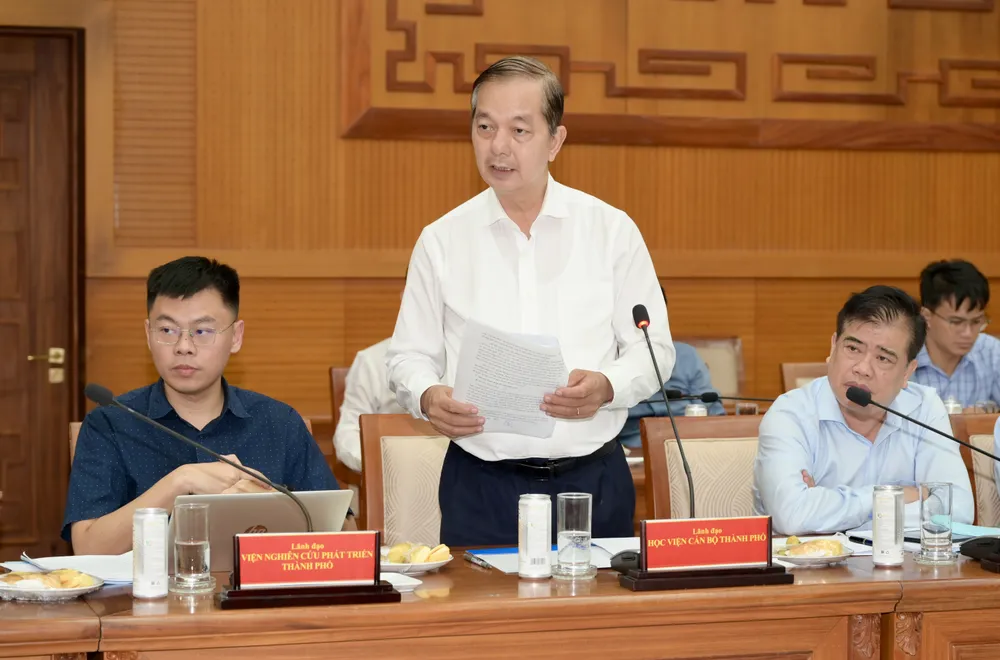 PGS-TS Nguyễn Văn Y, Giám đốc Học viện Cán bộ TPHCM, phát biểu. Ảnh: VĂN MINH DSC_9823.jpeg