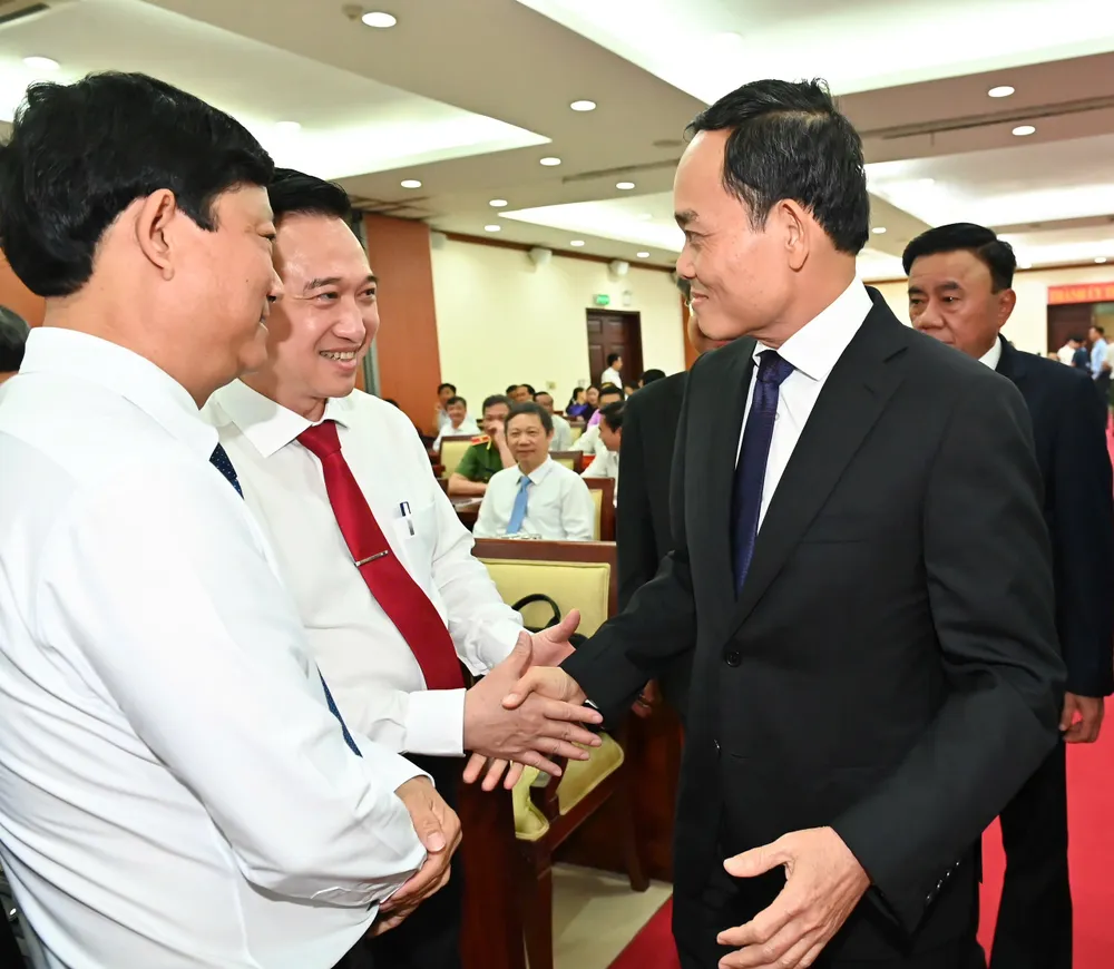 Đồng chí Trần Lưu Quang trao đổi với đồng chí Võ Văn Minh, Phó Bí thư Thành ủy, Chủ tịch HĐND TPHCM và đồng chí Đặng Minh Thông, Phó Bí thư Thành ủy TPHCM. Ảnh: VIỆT DŨNG Đồng chí Trần Lưu Quang trao đổi với đồng chí Võ Văn Minh, Phó Bí thư Thành ủy, Chủ tịch HĐND TPHCM và đồng chí Đặng Minh Thông, Phó Bí thư Thành ủy TPHCM. Ảnh: VIỆT DŨNG
