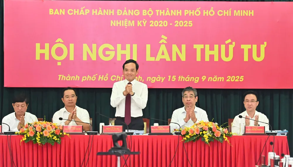 Đồng chí Trần Lưu Quang, Bí thư Trung ương Đảng, Bí thư Thành ủy TPHCM, chủ trì hội nghị. Ảnh: VIỆT DŨNG IMG_3264.jpeg