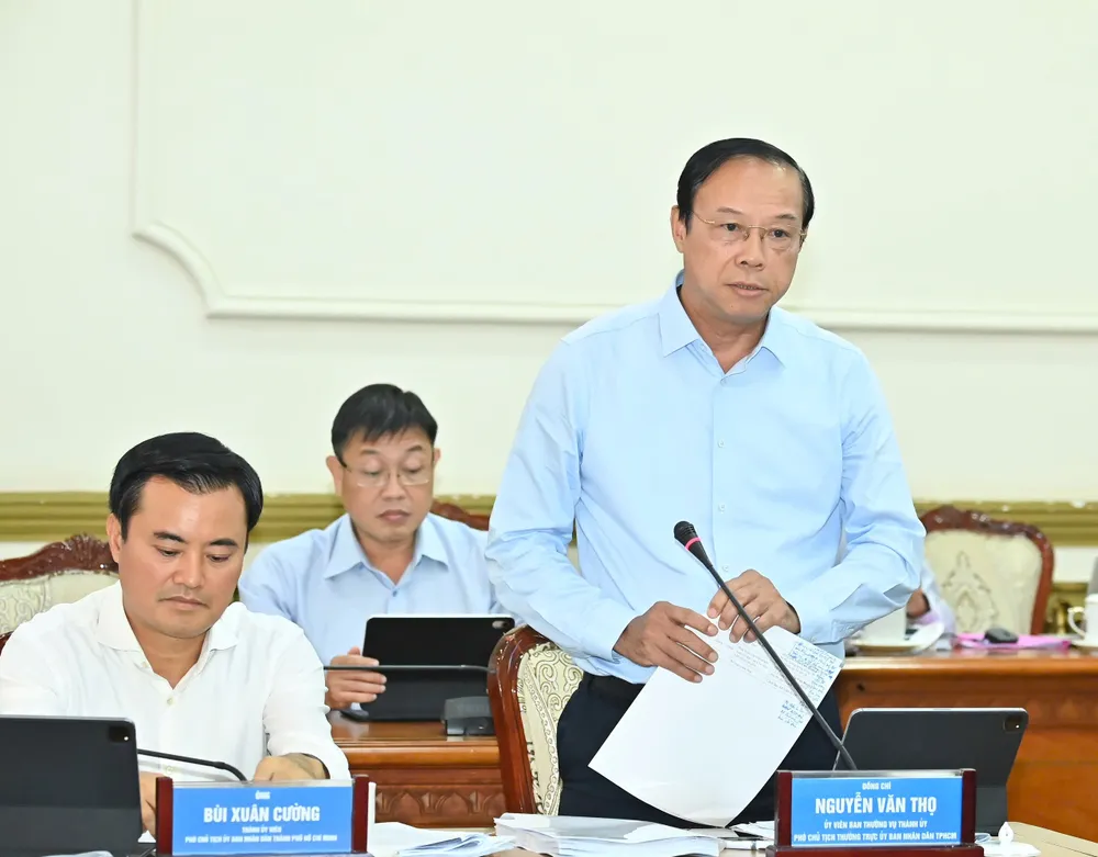 Phó Chủ tịch Thường trực UBND TPHCM Nguyễn Văn Thọ phát biểu. Ảnh: VIỆT DŨNG gen-h-z7018241016711_c3d6be606a852eb023e06a34c1fc409a.jpg