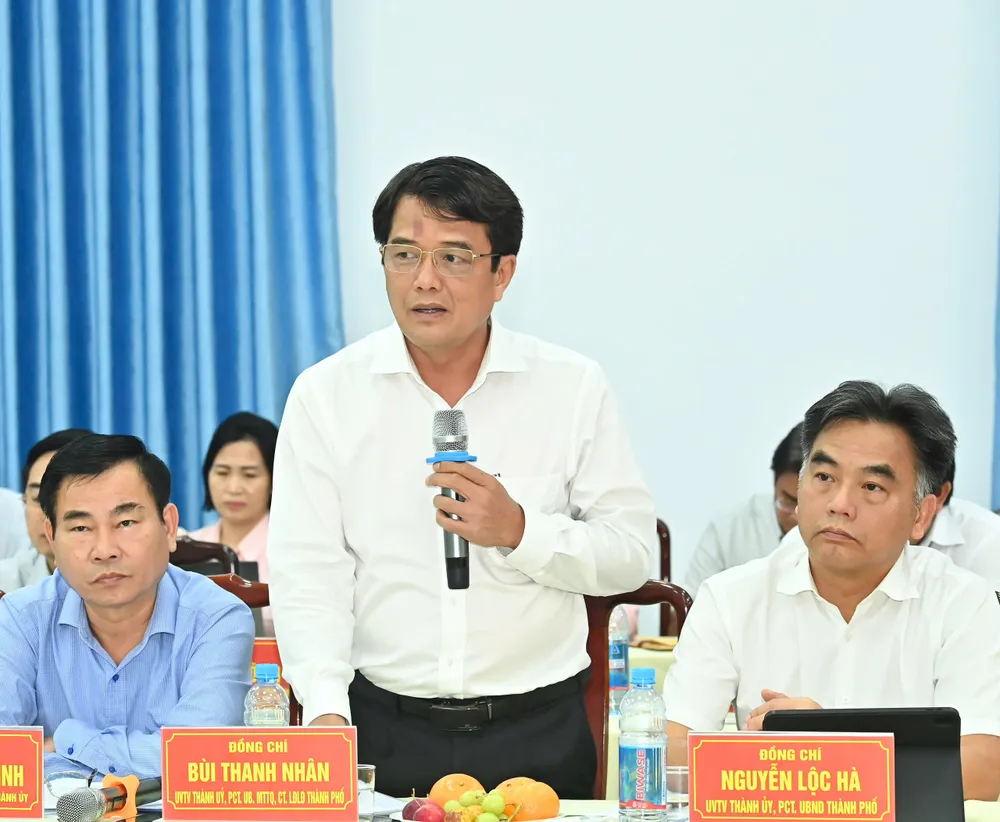 Đồng chí Bùi Thanh Nhân, Ủy viên Ban Thường vụ Thành ủy, Phó Chủ tịch Ủy ban MTTQ Việt Nam TPHCM, Chủ tịch Liên đoàn Lao động TPHCM phát biểu. Ảnh: VIỆT DŨNG d5327a6f4339c9679028.jpg
