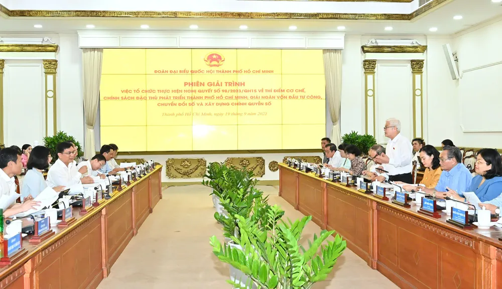 Phiên giải trình diễn ra tại trụ sở HĐND - UBND TPHCM. Ảnh: VIỆT DŨNG e69f69ff6f9ee5c0bc8f.jpg