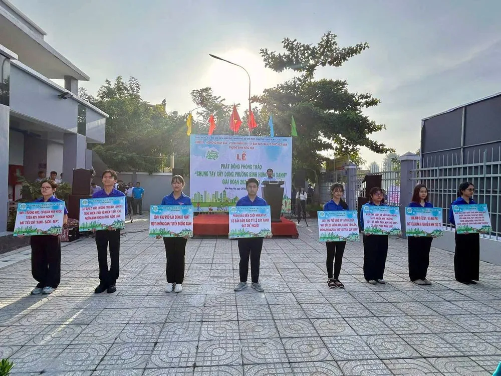 Phường phát động phong trào “Chung tay xây dựng phường Bình Hưng Hòa xanh, giai đoạn 2025-2030” 4081170110808154746(1).jpg