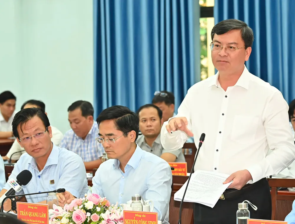 Giám đốc Sở Tài chính TPHCM Nguyễn Công Vinh phát biểu. Ảnh: VIỆT DŨNG c37adc8d689fe2c1bb8e.jpg