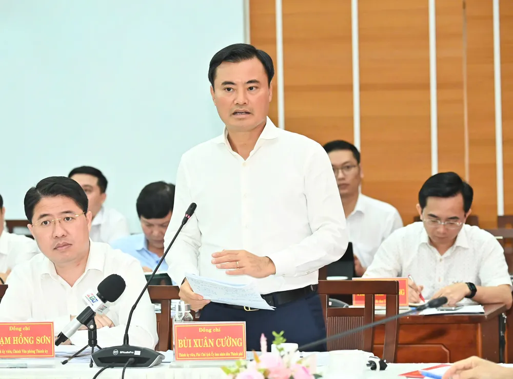 Phó Chủ tịch UBND TPHCM Bùi Xuân Cường phát biểu tại buổi làm việc. Ảnh: VIỆT DŨNG cdf67b10cf02455c1c13.jpg