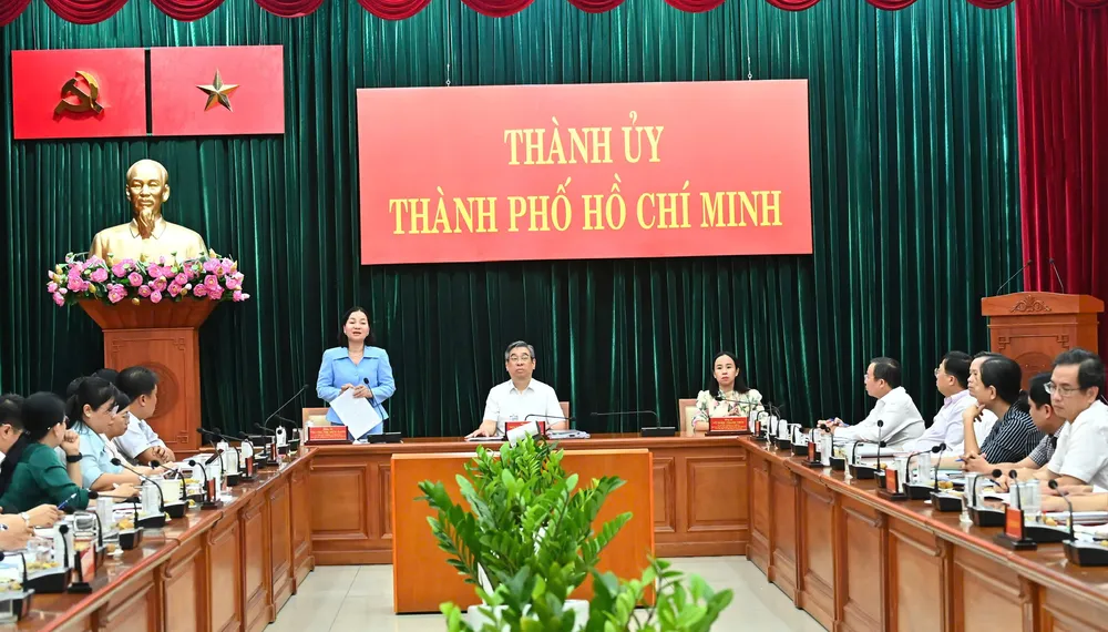 Đồng chí Trương Thị Bích Hạnh phát biểu. Ảnh: VIỆT DŨNG 1892933d0b088156d819.jpg