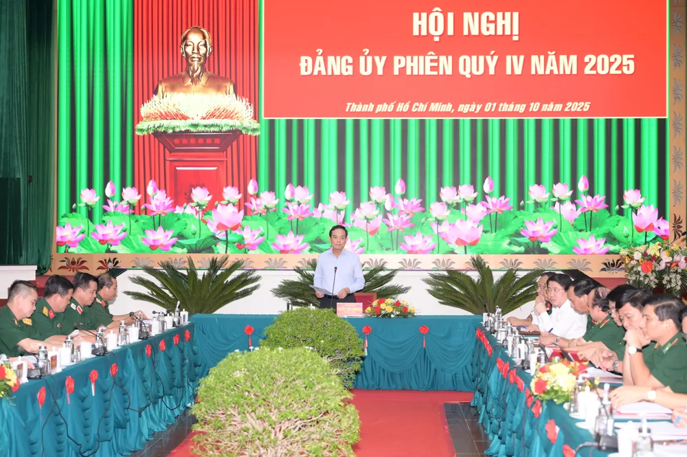 Đồng chí Trần Lưu Quang, Bí thư Trung ương Đảng, Bí thư Thành ủy TPHCM, Bí thư Đảng ủy Quân sự TPHCM chủ trì hội nghị. Ảnh: VĂN MINH DSC_4493.jpeg