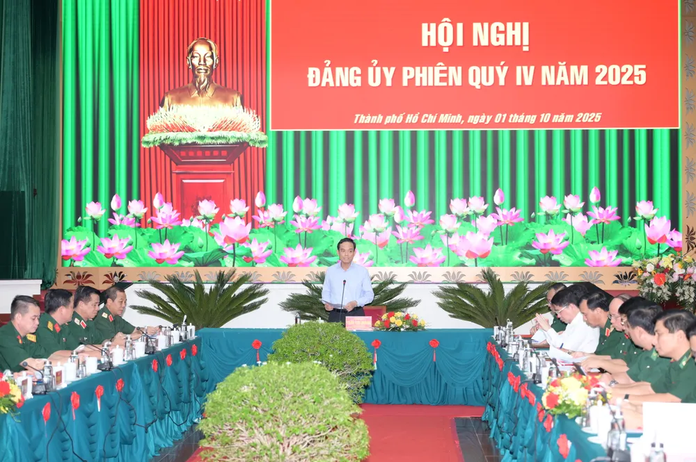 Bí thư Thành ủy TPHCM Trần Lưu Quang kết luận hội nghị. Ảnh: VĂN MINH DSC_4498.jpeg