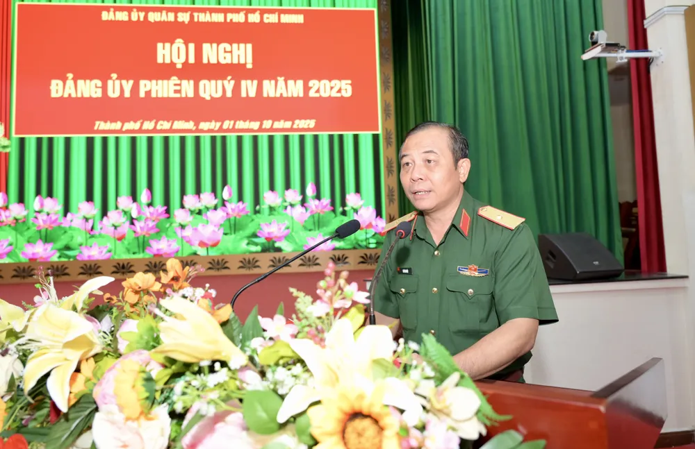 Thiếu tướng Vũ Văn Điền báo cáo. Ảnh: VĂN MINH DSC_4513.jpeg