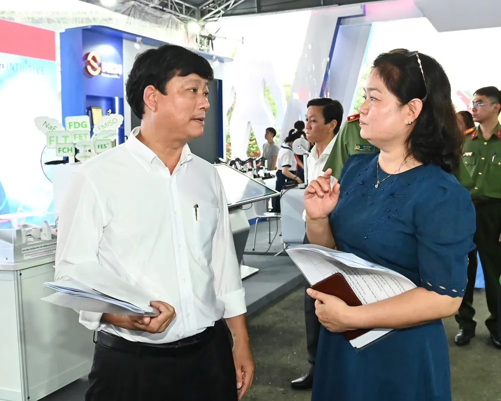 Chủ tịch HĐND TPHCM Võ Văn Minh dự buổi kiểm tra, tổng duyệt. Ảnh: VIỆT DŨNG IMG_6748.jpeg