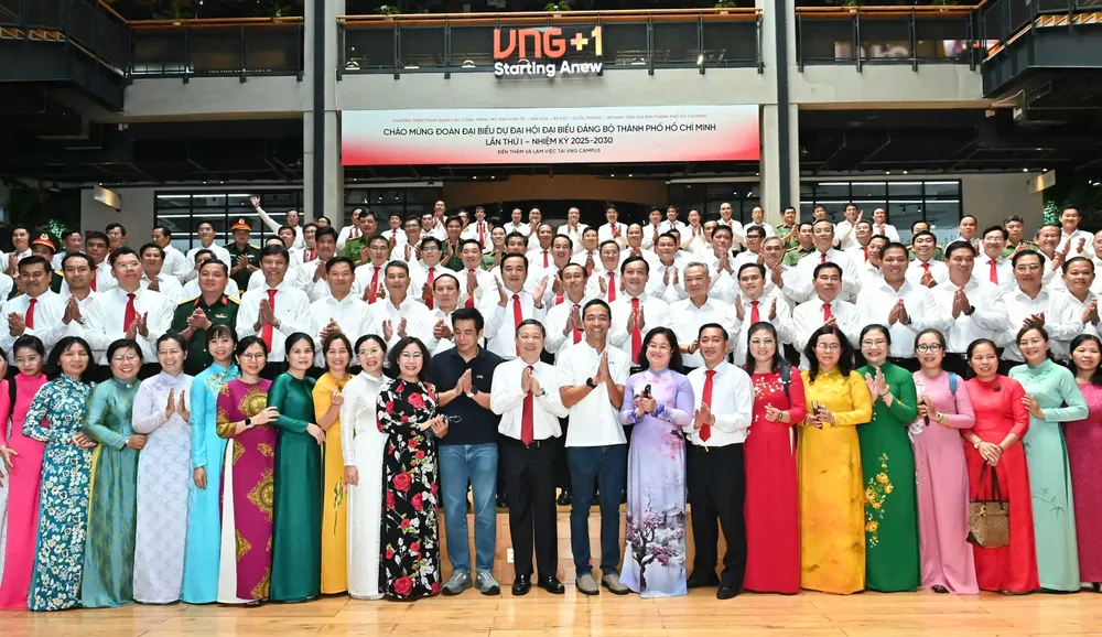 Đoàn đại biểu tham quan Công ty Cổ phần Tập đoàn VNG. Ảnh: VIỆT DŨNG 4493530388944279965.jpg