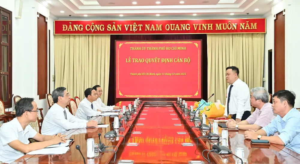 Đồng chí Đinh Xuân Hải phát biểu nhận nhiệm vụ. Ảnh: VIỆT DŨNG 1097074463965034108.jpg