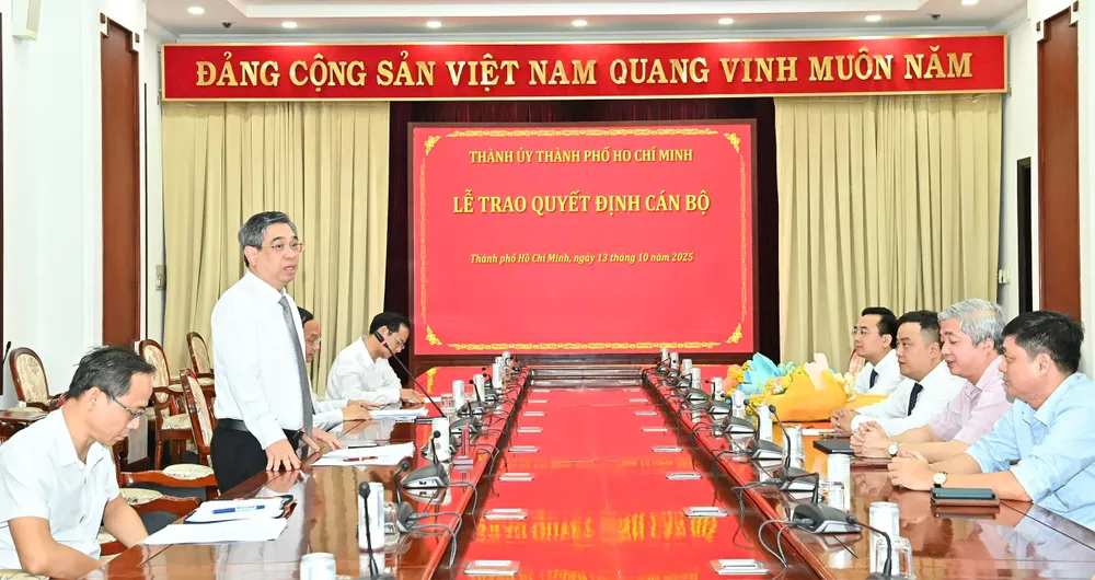 Đồng chí Nguyễn Phước Lộc phát biểu giao nhiệm vụ. Ảnh: VIỆT DŨNG 69cbab0f6677eb29b266.jpg